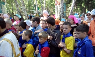 Литургия в день Святой Троицы в православном лагере 