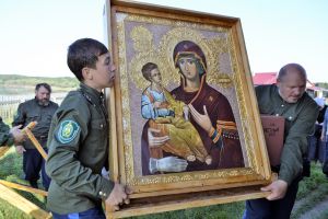 Сербский монастырь Рукумия передает в дар Тарской епархии икону Божией Матери Троеручица