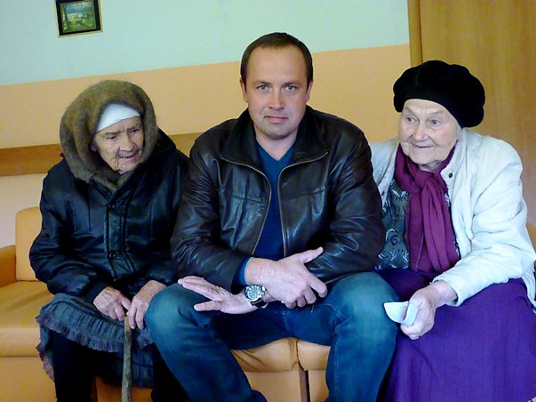 Бабушки из Тарской глубинки – впереди России всей 