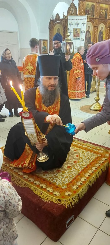 25 апреля в Спасский кафедральный собор Тарской епархии был доставлен Благодатный Огонь