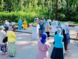 Божественная литургия в Тихвинском парке г. Тара