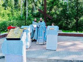 Божественная литургия в Тихвинском парке г. Тара