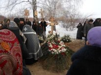 Кладбище Ачаирского монастыря в день похорон игуменьи Веры