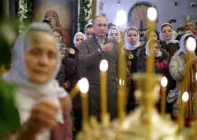 Президент России Владимир Путин встречает Рождество Христово в сельском храме