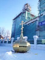 На Спасский Собор установили крест и купол
