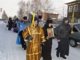 Крестный ход во время открытия православной выставки в Таре.